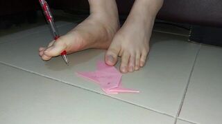 Autographing of origami hummingbird - porn video